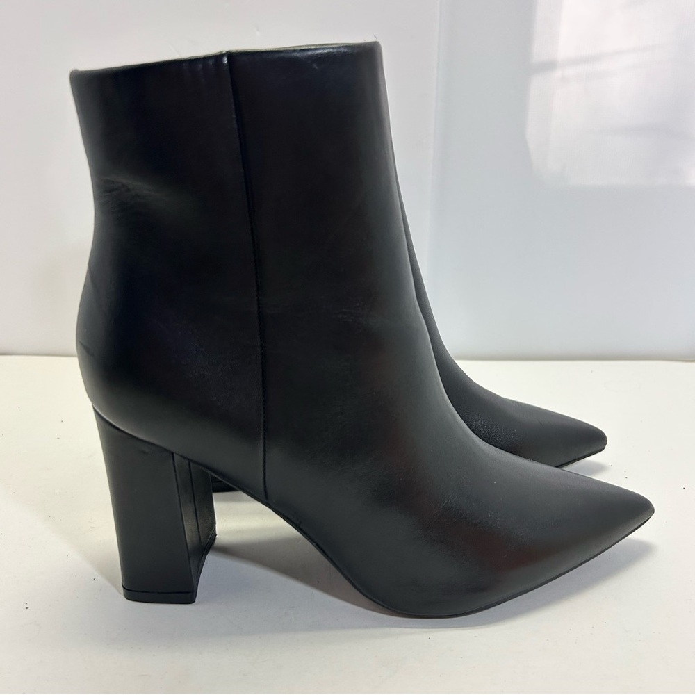 Marc Fisher Glorify Black Ankle Boots size 7.5 side zip leather Classic